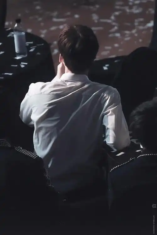 喜欢看帅哥背影图吗