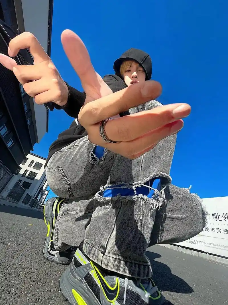 我没有故意耍帅 有些东西是天生的.#图文伙伴计划 #拍照姿势 - 抖音