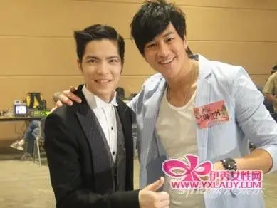 何润东《完美情人》香港勇夺人气金曲两项大奖