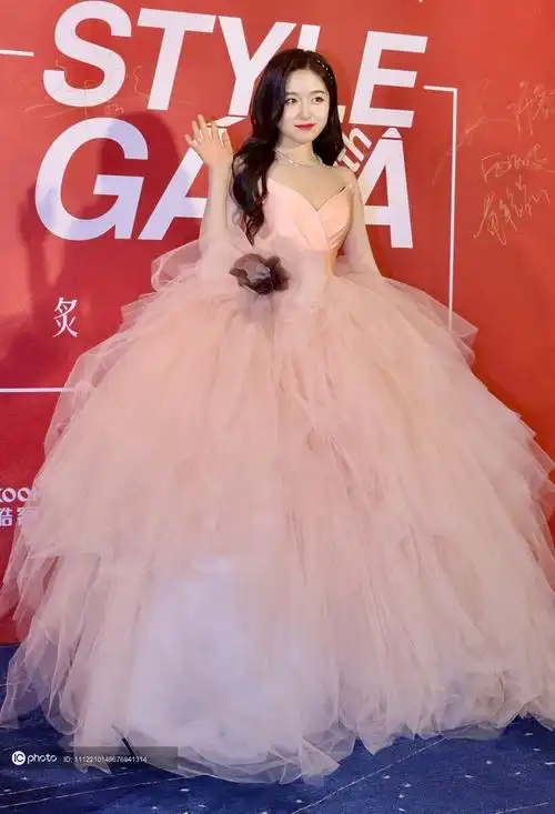 2021精品风格云盛典李兰迪一袭粉裙仙气飘飘