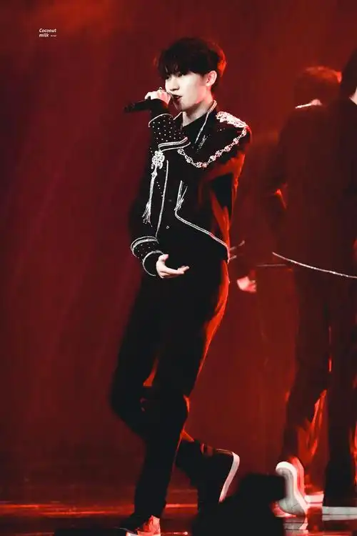 马嘉祺微博之夜红毯西装图/舞台cut/直拍/舞台饭拍图