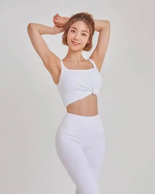 高颜值初恋脸蜜桃臀马甲线这大概就是最符合亚洲审美的健身小姐姐女生