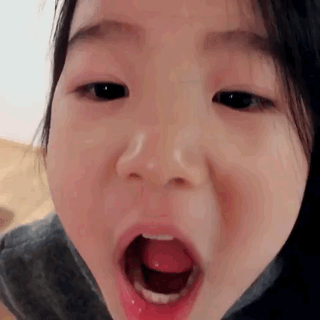 小女孩gif嘟嘴gif卖萌gif可爱gif红嘴唇gif