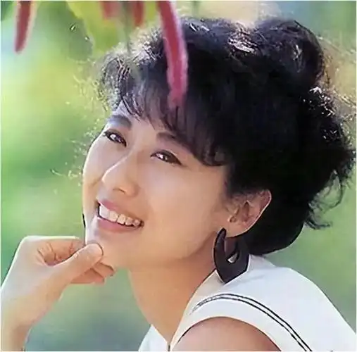 叶倩文抢闺蜜老公嫁自己老师62岁仍美如少女