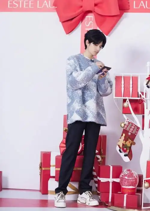 胡先煦在机场穿的这一身蛮好看的发现没套路很简单