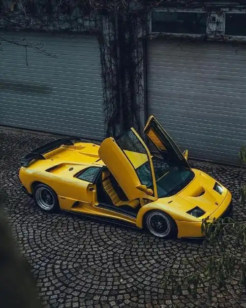 diablo gt,兰博基尼在1999年至2001年间生产的一款高性能跑车,我认为