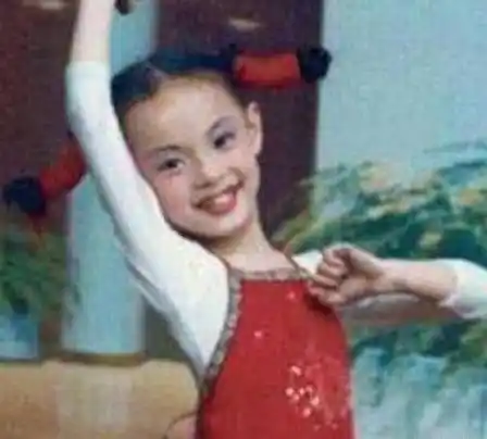 她被国家秘密培养9年,却转身成了娱乐圈宠儿,背后原因耐人寻味_李沁