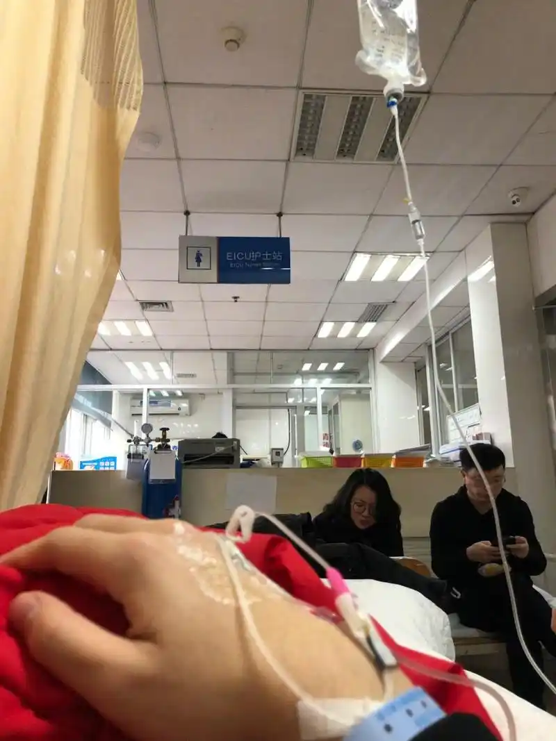 柯洁春节因暴饮暴食导致胃出血!躺医院病床上打点滴 提醒网友注意