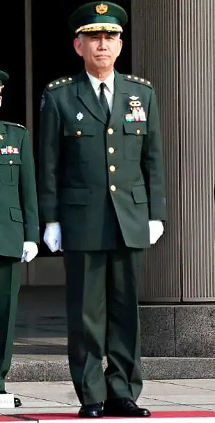 日本现在的少将军装什么样子?