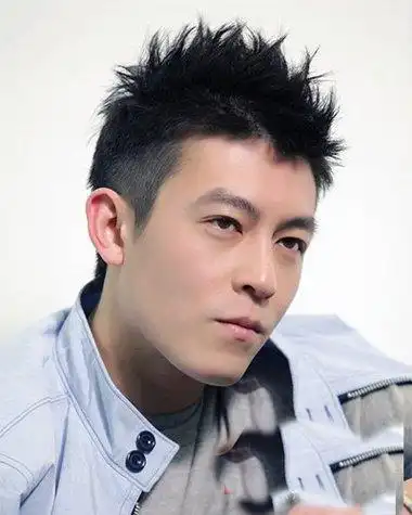 男生莫西干发型莫西干时尚的男生发型打造多款更加帅气的男生短发