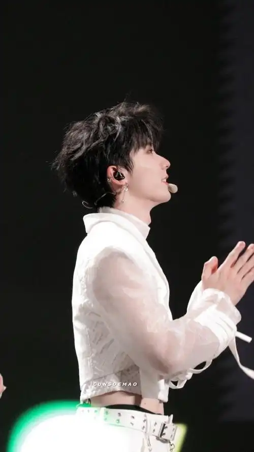 马嘉祺超话喜欢香的 帅的 好看的无敌的马嘉祺侧脸 直鼻万岁@时代少年