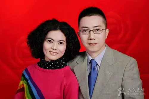 红底双玫瑰婚庆登记照