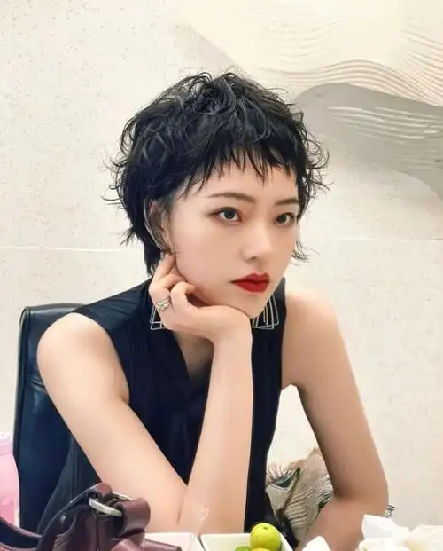 女士超短发烫发元气yyds小短发