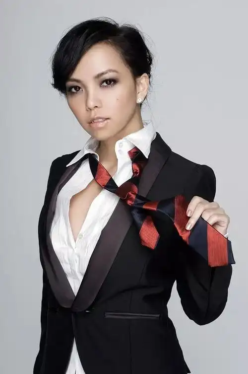 47岁张惠妹近照曝光:一代天后,你怎么了?