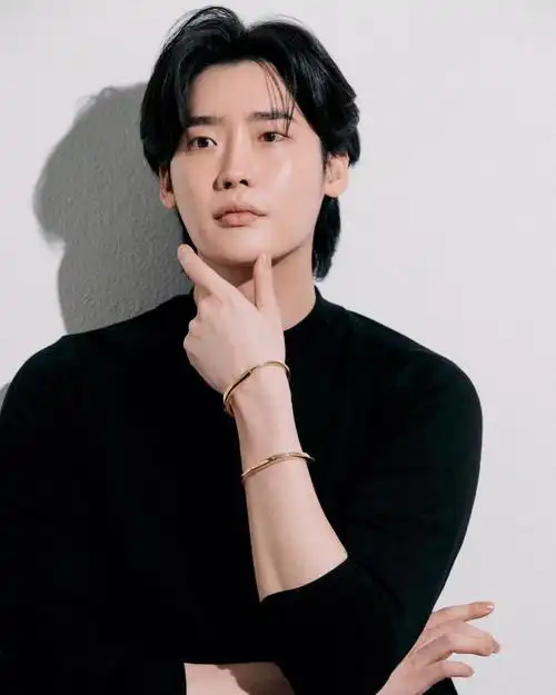 1125李钟硕ins更新