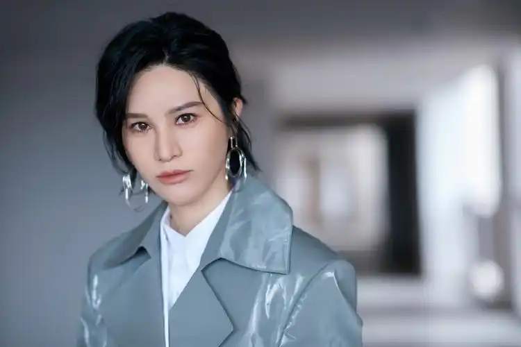 尚雯婕现身云南录制新综艺 新作筹备中