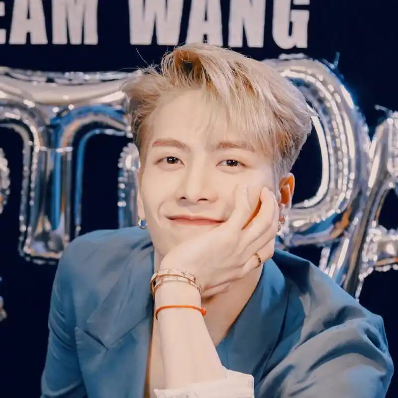 王嘉尔超帅头像 好爱