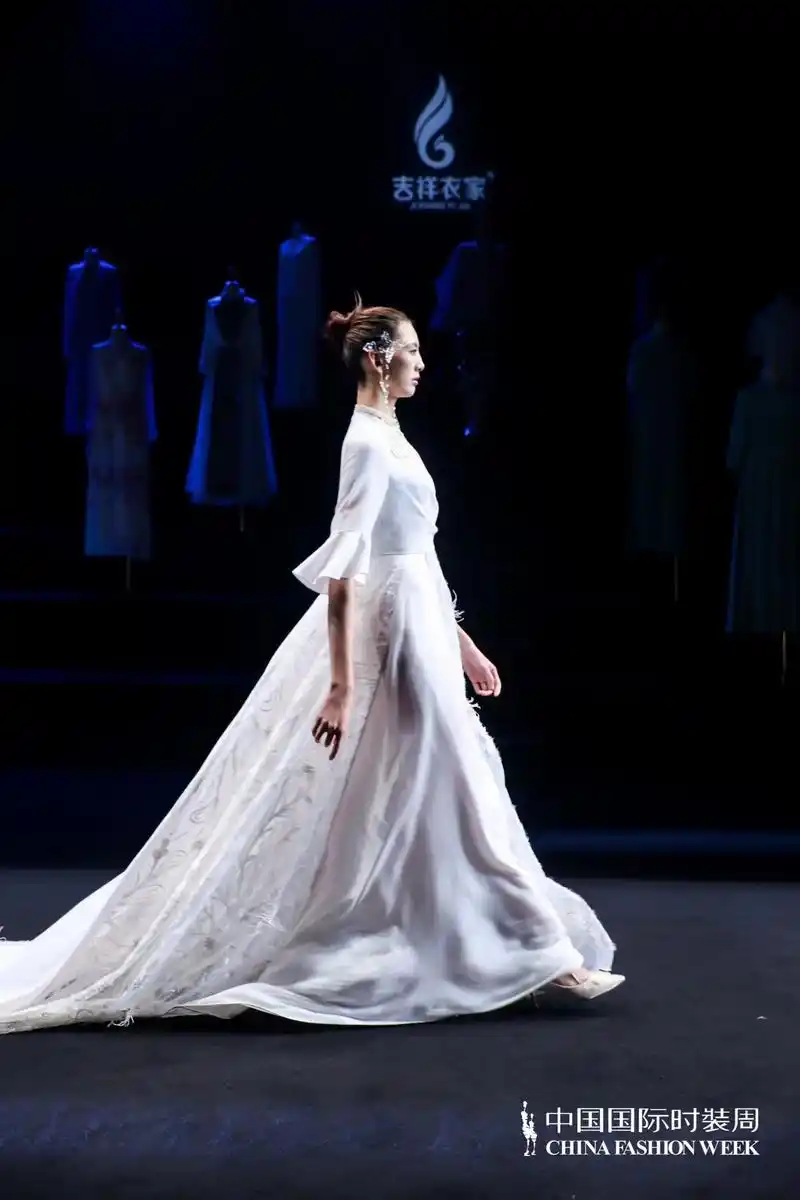 中国国际时装周 吉祥衣家【 - 抖音