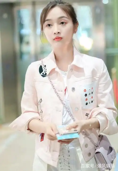 绝色性感 时尚青春美少女吴宣仪美图精选