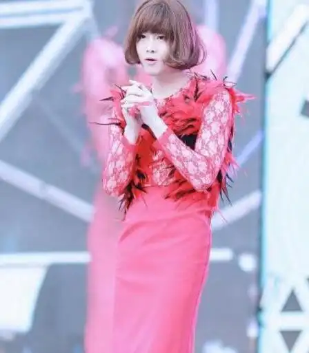 【图】exo金俊绵女装图片公开 对自己外貌自信自称扮女装最美