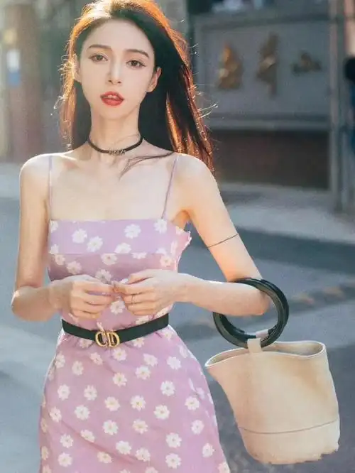 颜值很高的女生,身上都有这4个特点,精致时尚还不限年龄