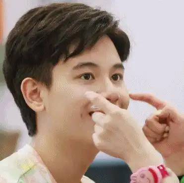 可以发几张胡先煦笑得很甜的图吗?