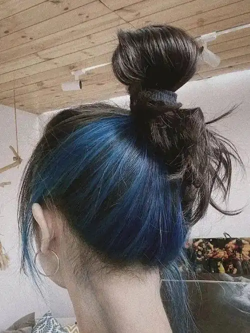 不想大动干戈的小仙女,强烈建议试试挂耳染,只染一小撮头发,还可以选