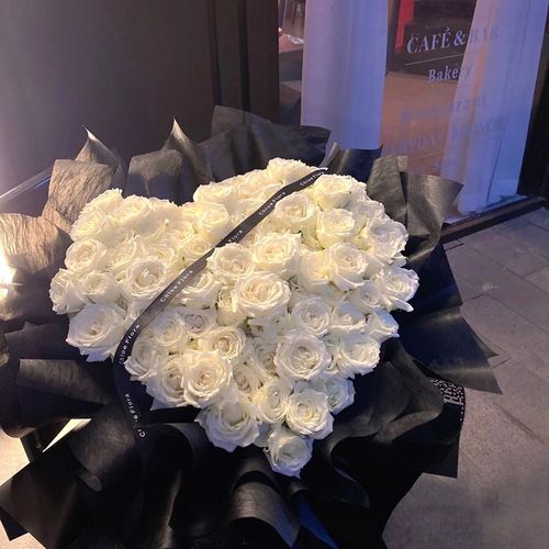 生日送白玫瑰不吉利(过生日送白玫瑰代表什么意思)