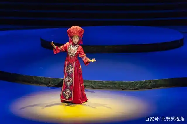 这是现代彩调剧《新刘三姐》塑造的全新刘三姐,颠覆了原来与财主