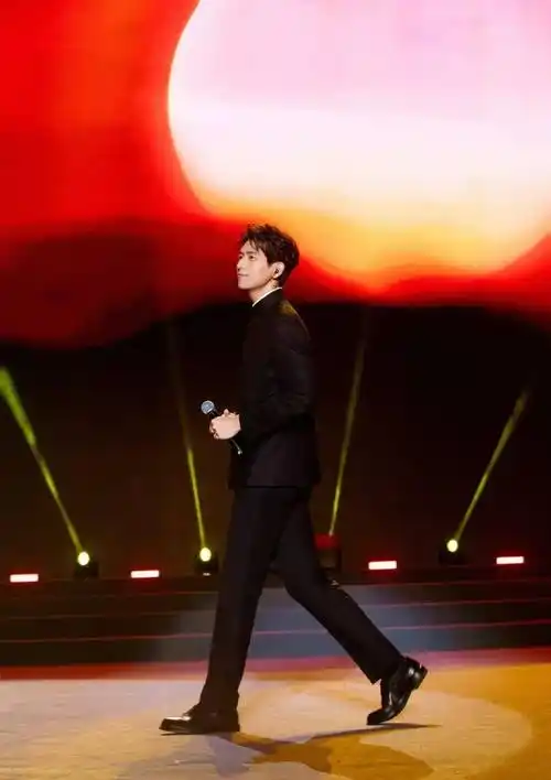 19娱乐瓜:王一博肖战李现吴磊罗云熙谭松韵张新成李沁曾舜晞_商务_好