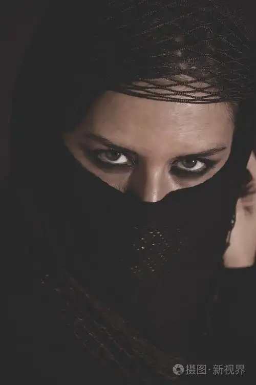 在传统的伊斯兰面纱的女人