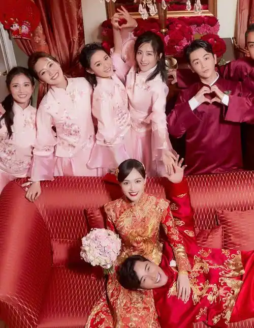 唐嫣和罗晋婚纱照中却没人注意到新郎和伴娘这点唐嫣怎么看