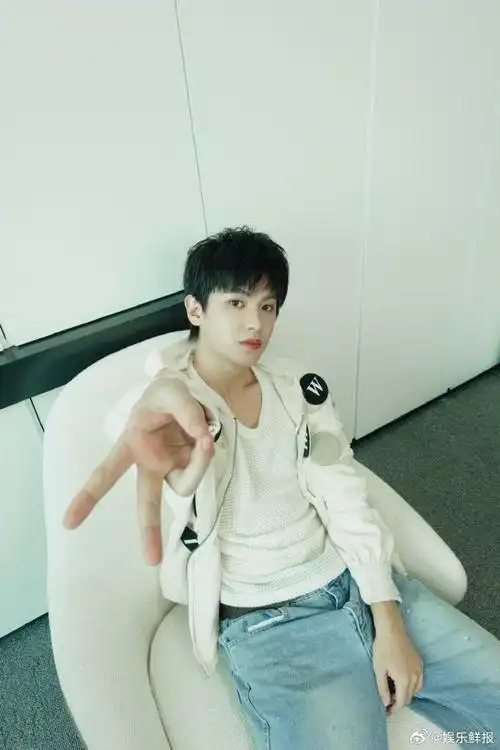 黄明昊宫廷风小王子##黄明昊好像奶油小蛋糕