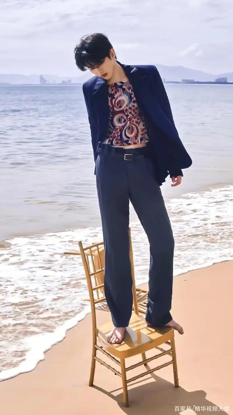 蔡徐坤帅气照片曝光,实在是太帅了