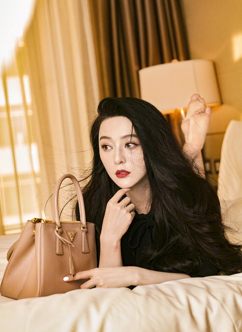 范冰冰20岁清纯旧照曝光,长发披肩笑容甜美又治愈,网友:yyds!