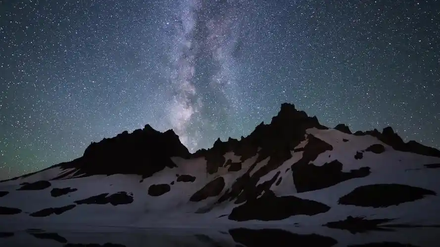 4k实拍银河系与雪山