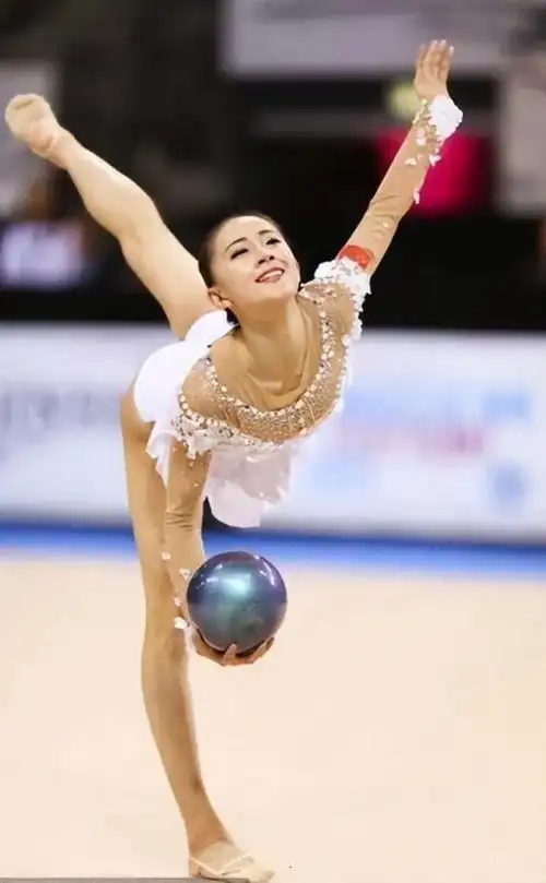 孙杨妻子张豆豆疑似生产,逛街显瘦引热议