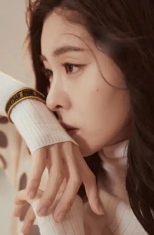 > 张碧晨清雅动人写真图片(3/9)