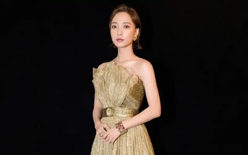 王珞丹优雅气质写真桌面壁纸