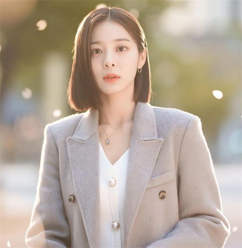 2022韩星短发/中短发型推荐:薛仁雅一刀剪短发