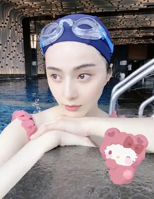 范冰冰晒泳装照,范冰冰晒泳装照图片(范冰冰亲自晒泳装照水珠挂满身)