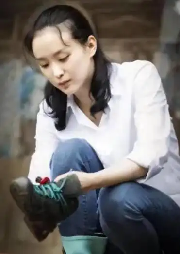 她并没有受到王志才和前妻所生儿子王烁的善待.