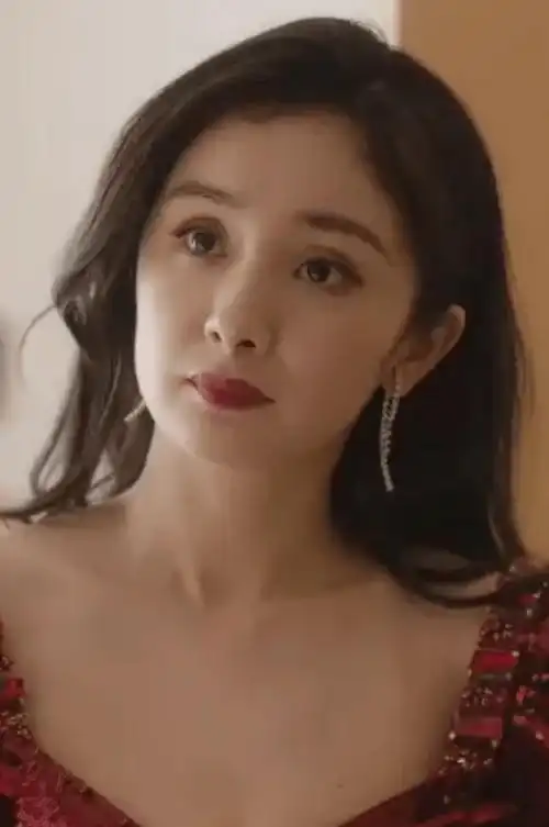 《爱律》首播槽点满满,杨幂姨化许凯眼神呆滞,不像姐弟更像母子_爱的