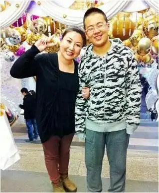 胡中惠在郭德纲低谷时离婚狠心抛弃亲子远走他乡令人心寒