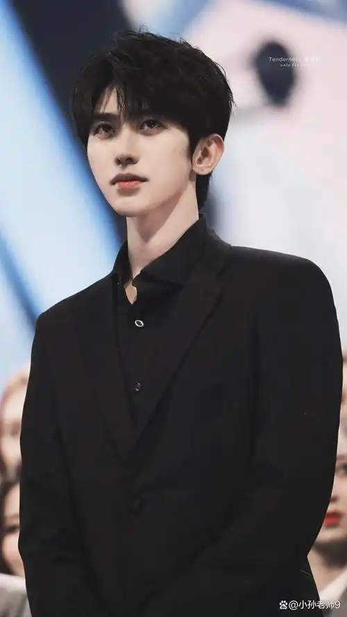 蔡徐坤,这个名字早已成为娱乐圈里一个耀眼的存在.