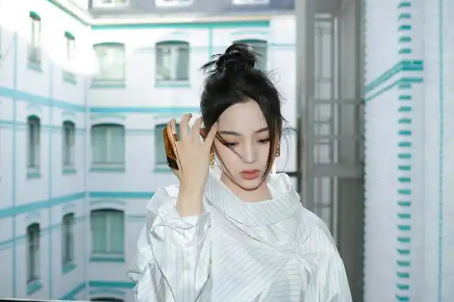 欧阳娜娜巴黎时装周