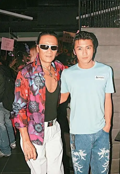 82岁谢贤夺金像奖终身成就奖扬眉吐气曾被18岁谢霆锋嘲笑没奖拿