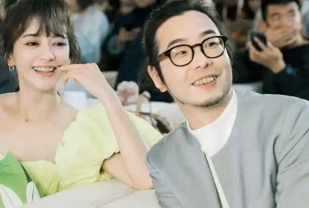 突然发文称自己已经有了身孕,而她也将在七夕和丈夫许富翔登记结婚,该