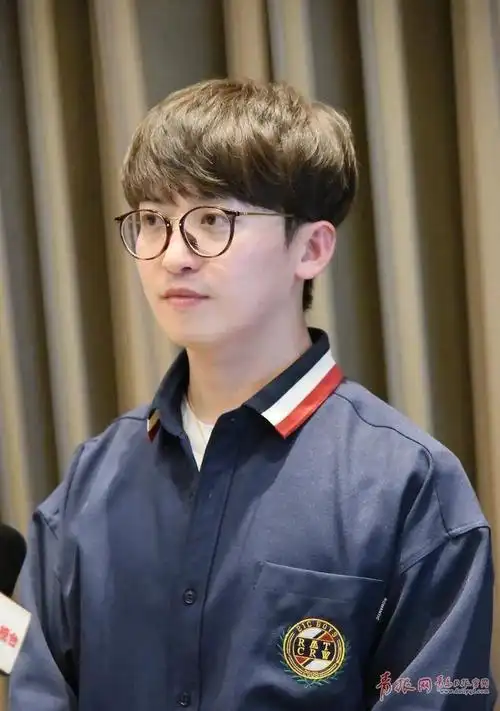 导演姚译添.记者 王雷 摄