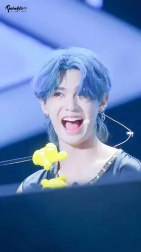 黄明昊justin蓝发